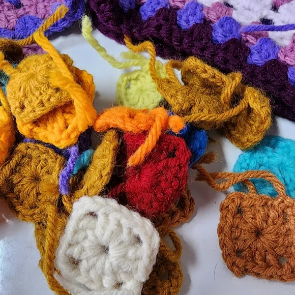 Vintage Crocheted Granny Squares 1-8" Individual Squares Colorful Lot Over 170 - Picture 8 of 16